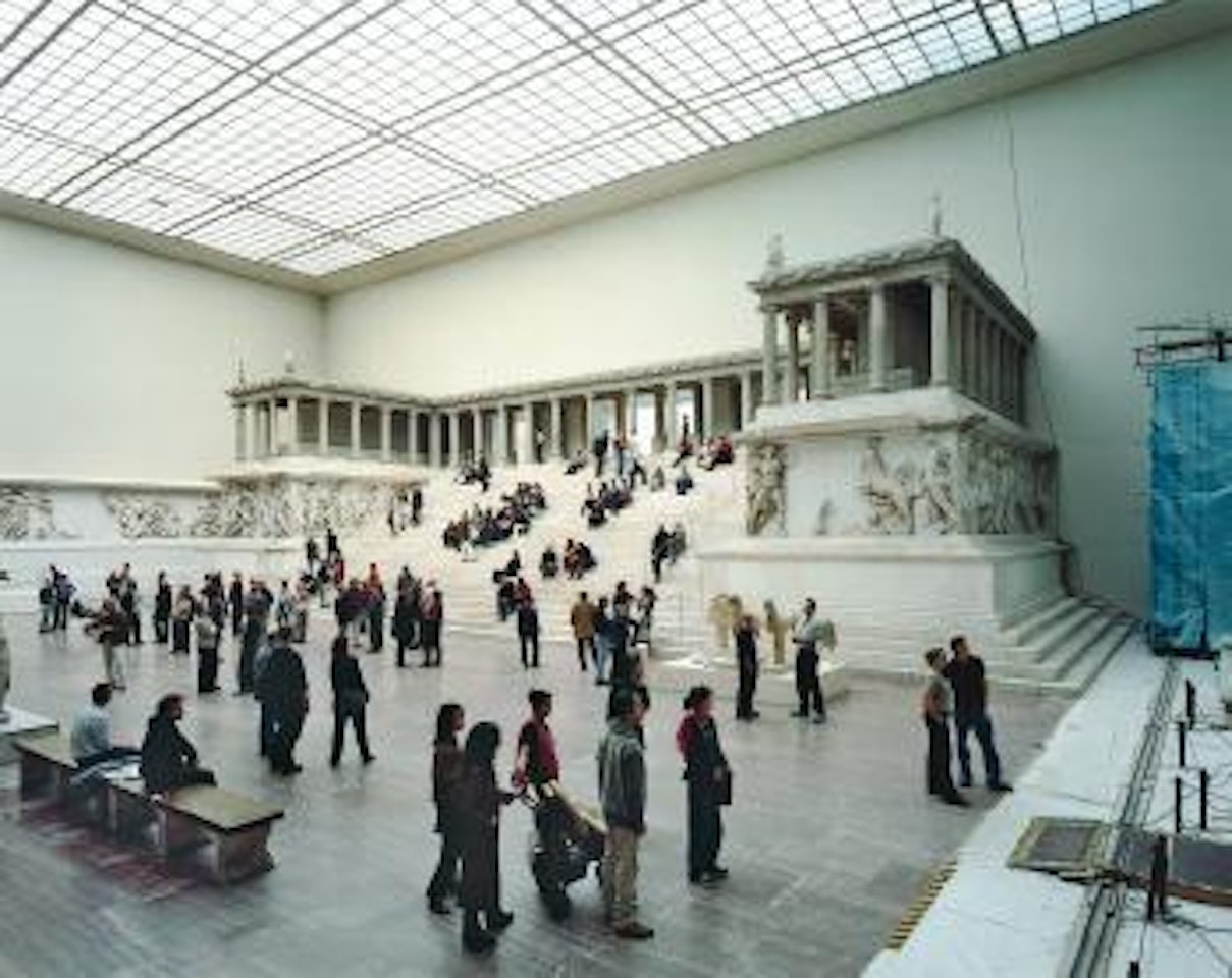 Pergamon V, Berlin by Thomas Struth