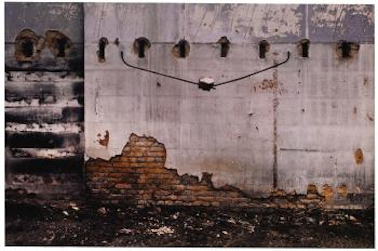 Ladrillo En Varillas (Wire Holding Bricks) by Gabriel Orozco