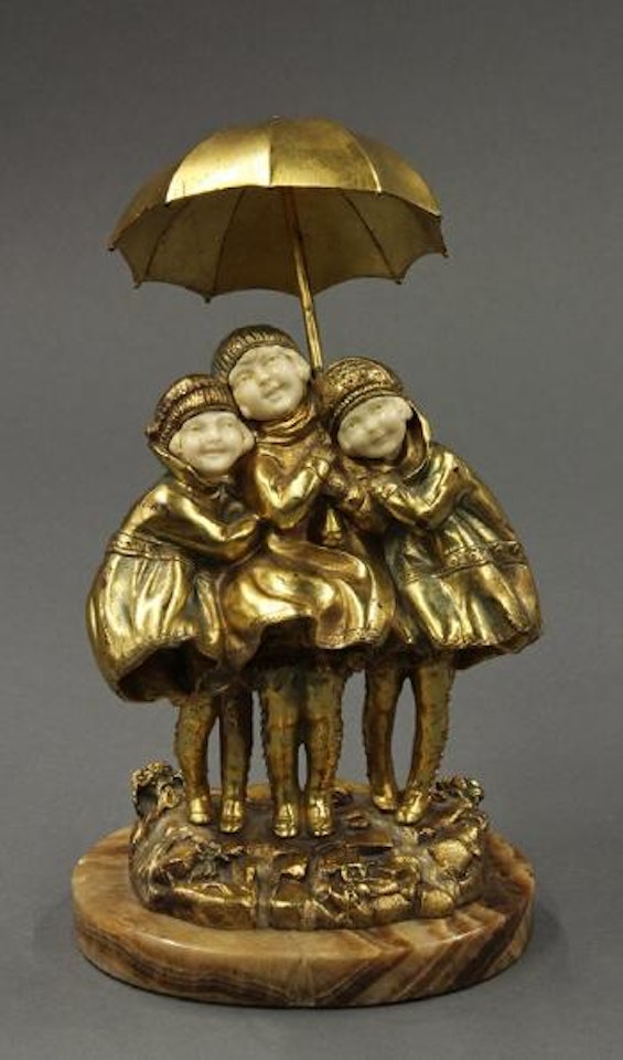 Smiling children under an umbrella by Demetre Chiparus