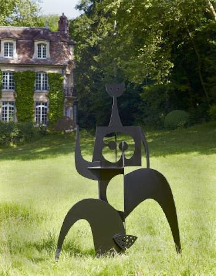 Marathonienne by Philippe Hiquily