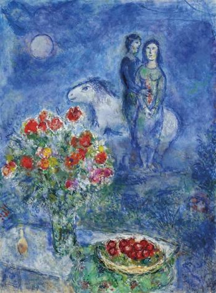 Fleurs et fruits rouges aux amoureux dans le ciel by Marc Chagall