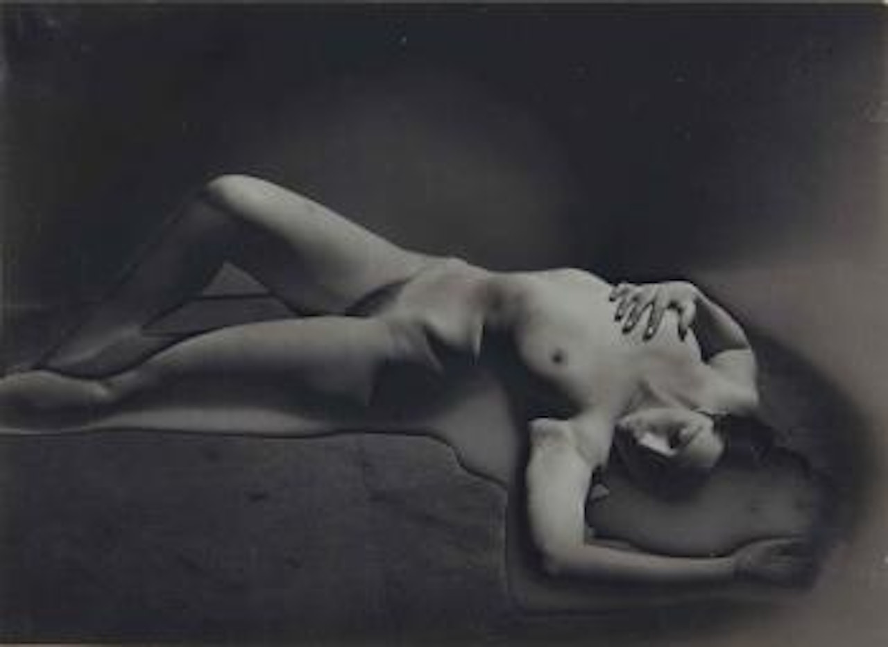 Primat de la matière sur la pensée by Man Ray