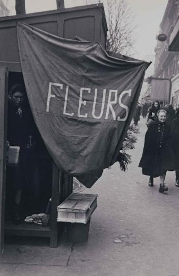 Sans titre (fleurs), Paris by Robert Frank