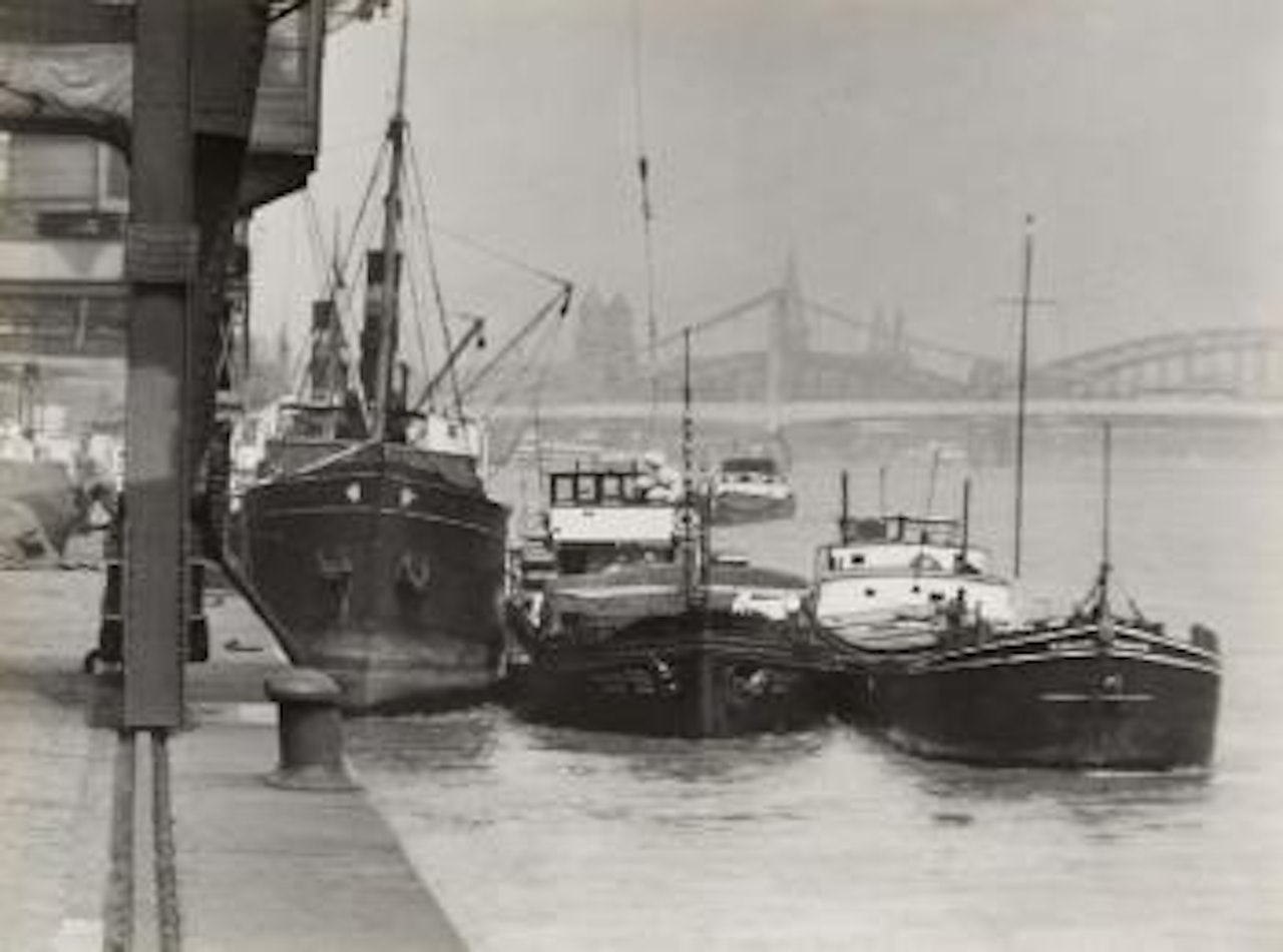 Lagerhafen by August Sander