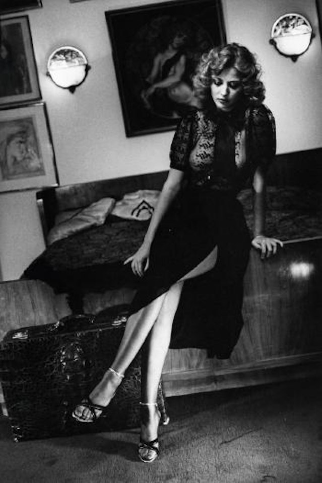 Ohne Titel (In Der Galerie Werner Kunze, Berlin) by Helmut Newton