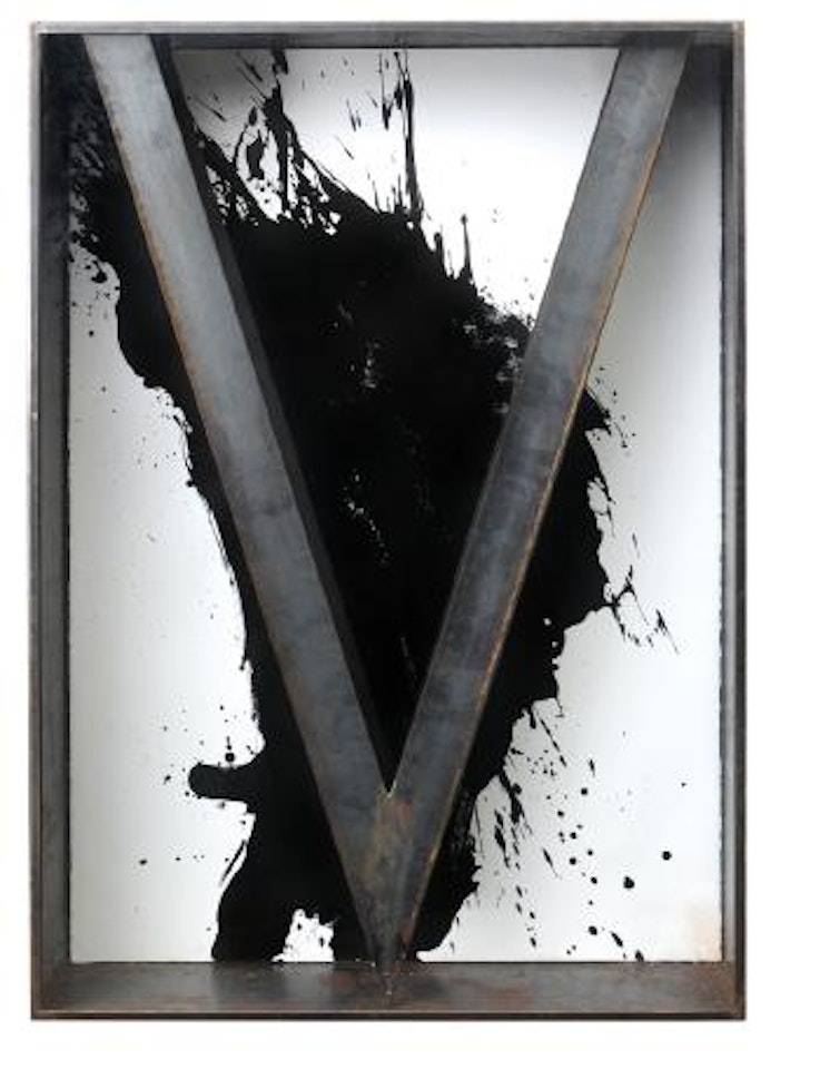 Senza titolo (boite V) by Jannis Kounellis