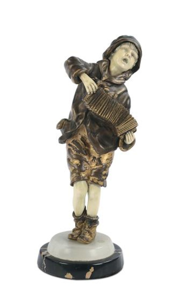 Giovane suonatore di accordéon by Demetre Chiparus