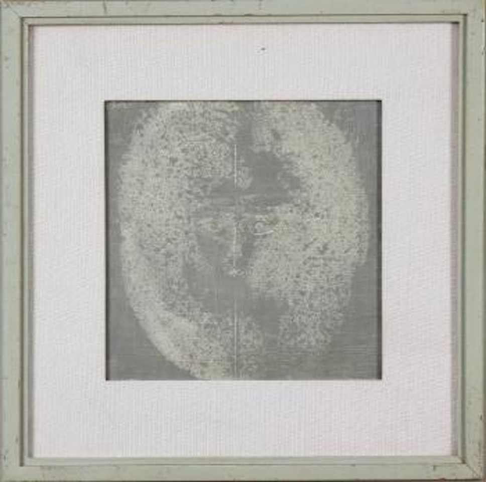 Impronta di volto in grigio by Antonio Bueno