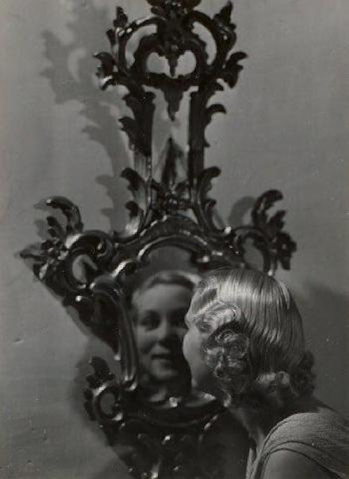 Jeune femme face au miroir by Dora Maar
