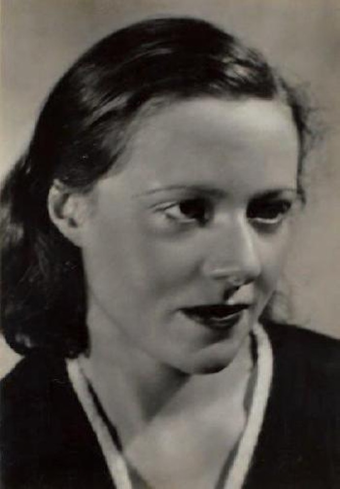 Portrait de Rose Robin Schneider, amie de Kertész et élève de la pianiste Marguerite Long by André Kertész
