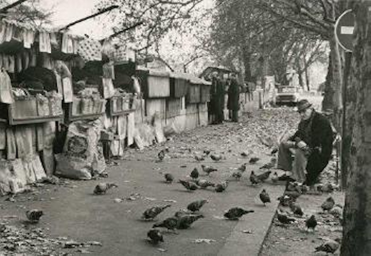 Bouquiniste sur les quais de Seine by André Kertész