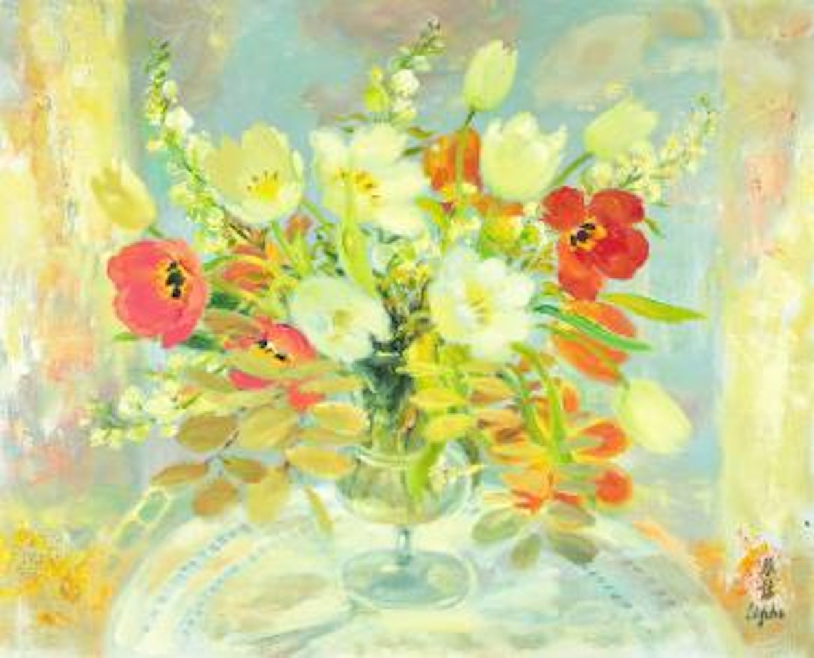 Flowers in a vase by Le Pho