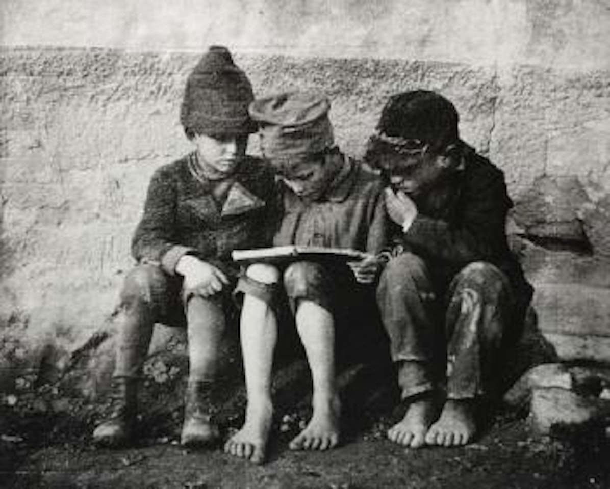 La lecture, Esztergom by André Kertész