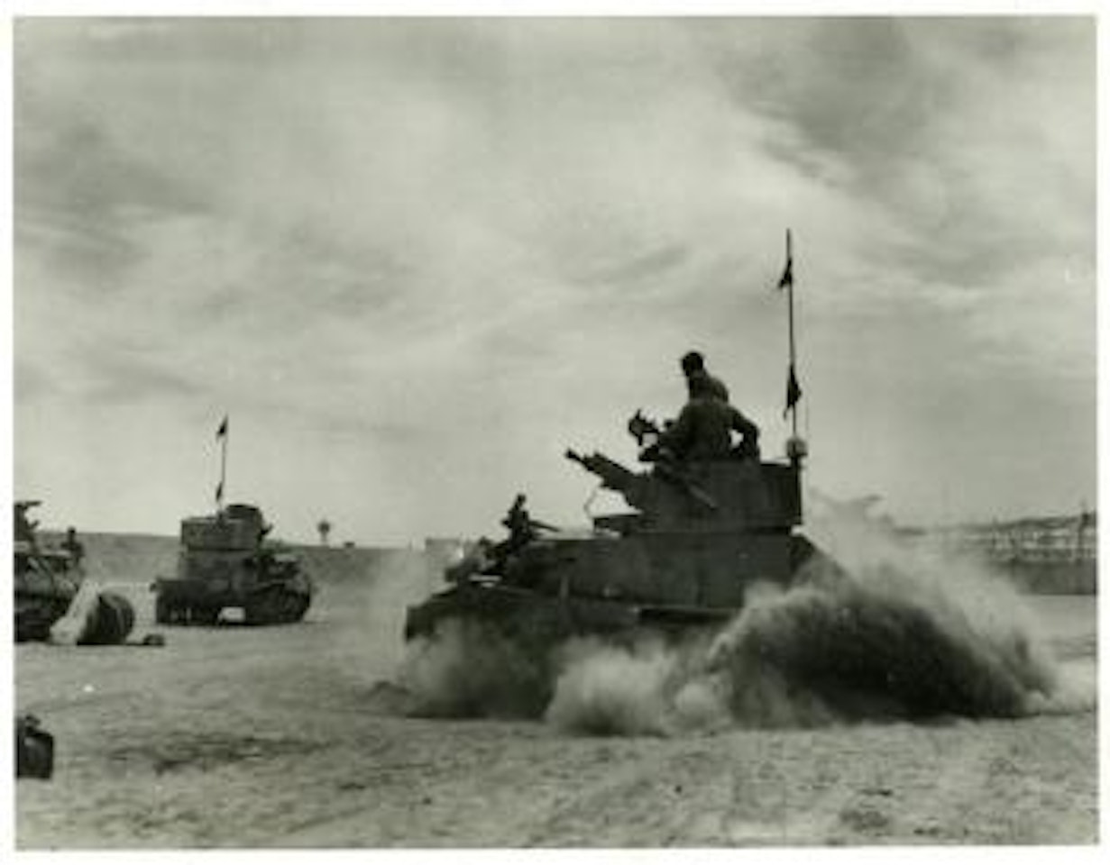 Chars militaires en Egypte by Margaret Bourke-White