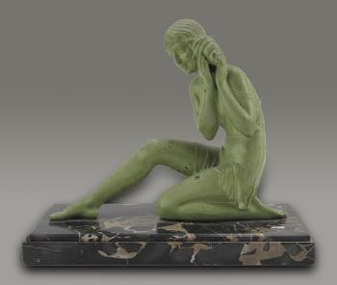 Jeune femme au coquillage by Demetre Chiparus