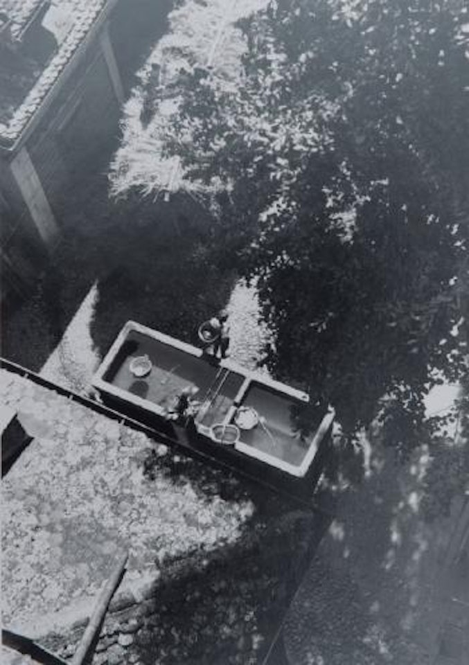 Im Schloss von La Sarraz by László Moholy-Nagy