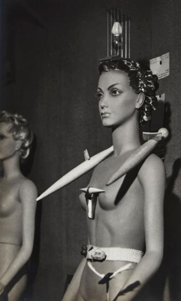 Mannequin d’Yves Tanguy, Exposition Internationale du Surréalisme by Man Ray