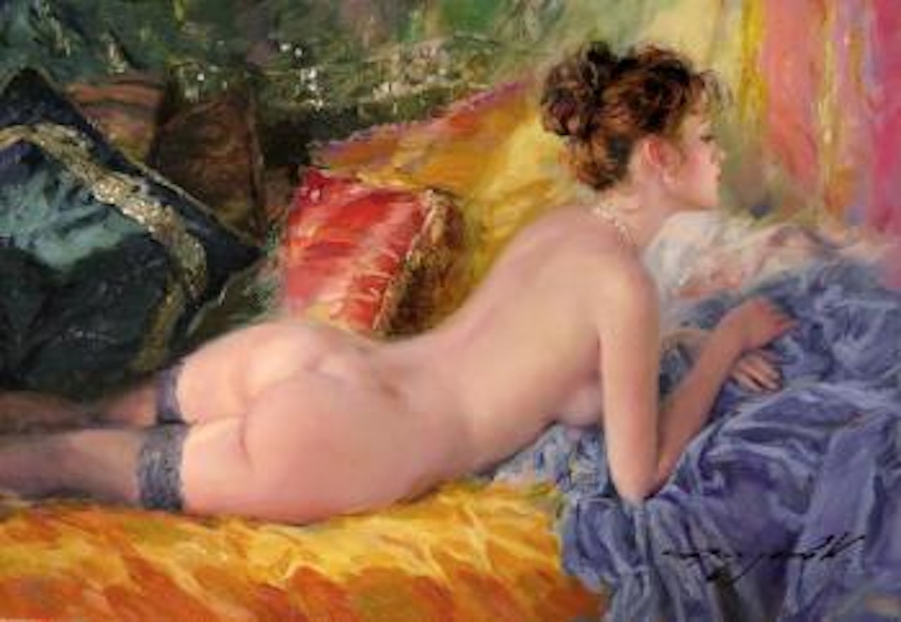 Elégante allongée en négligé by Constantin Razoumov