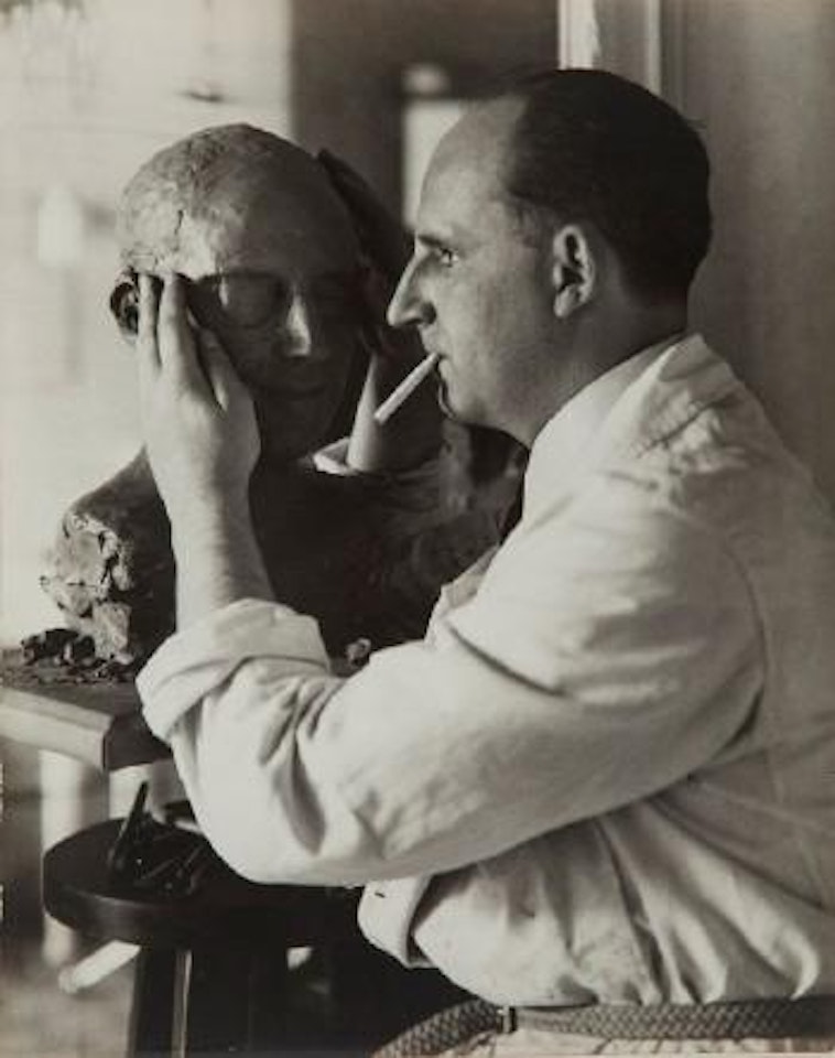 Le sculpteur aveugle, Georges Scapini by André Kertész