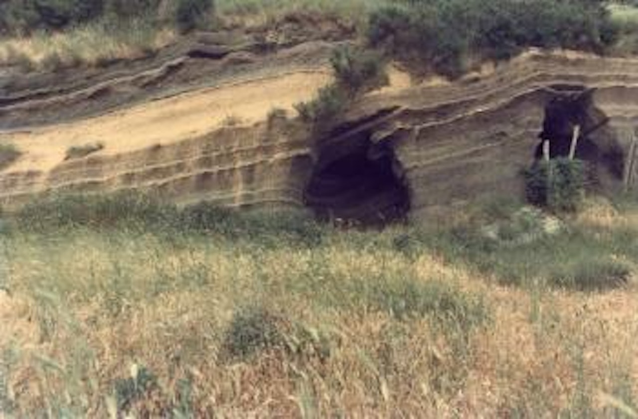 Sans titre (grottes) by Luigi Ghirri