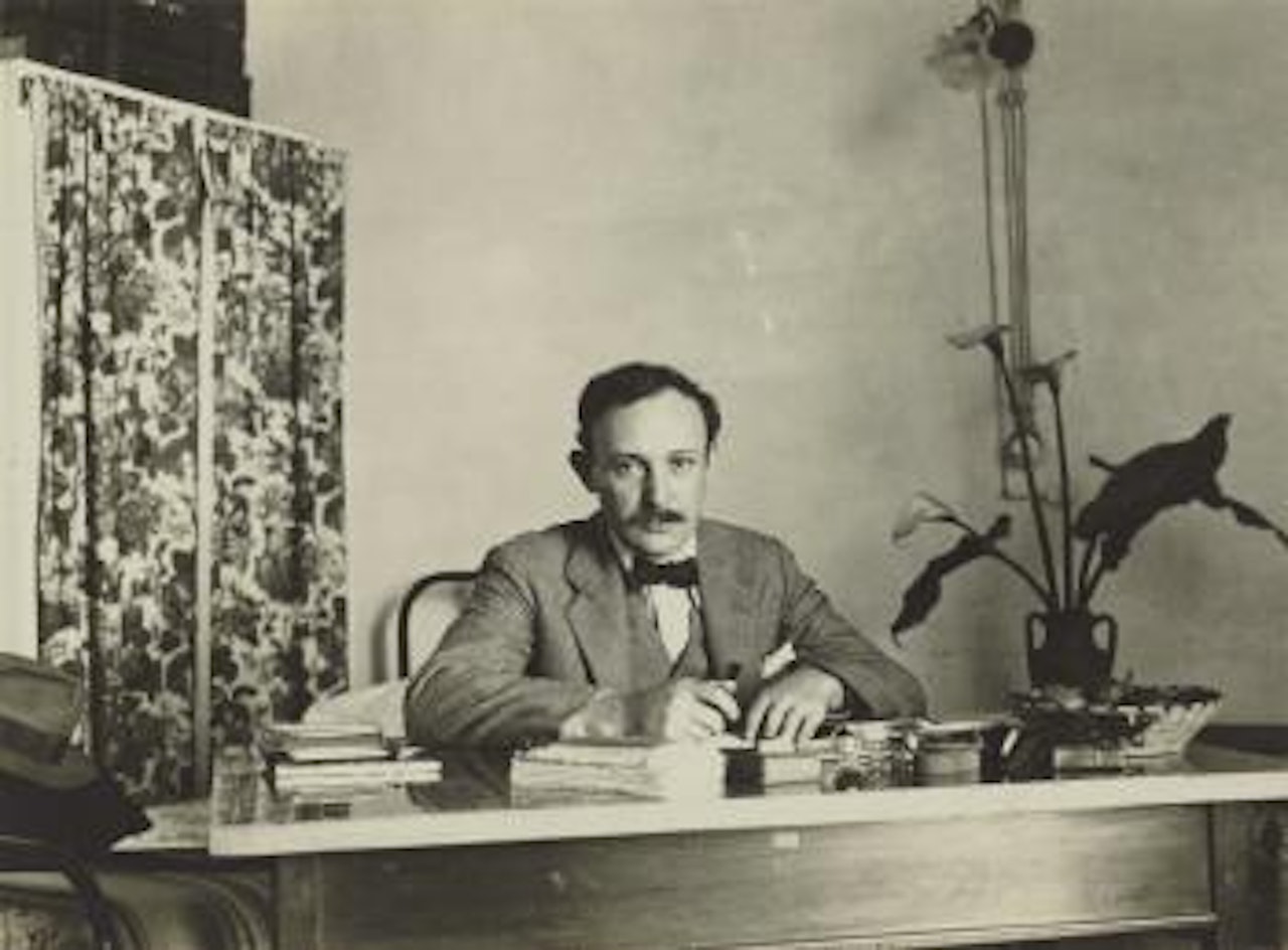 Portrait Manuel Komroff by André Kertész