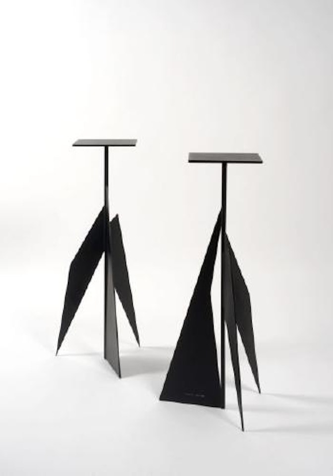 Ensemble de deux sellettes by Philippe Hiquily