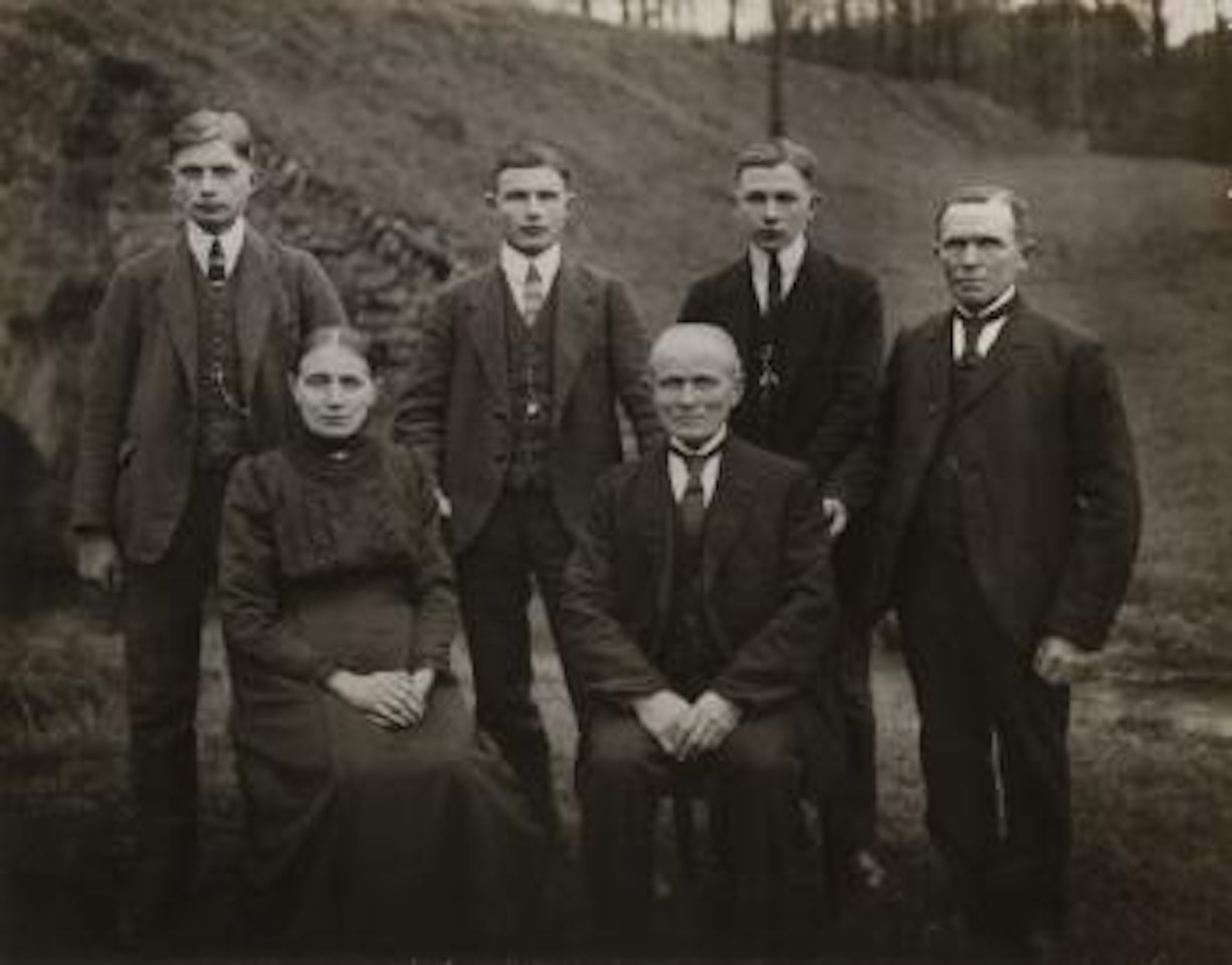 Portrait de famille by August Sander