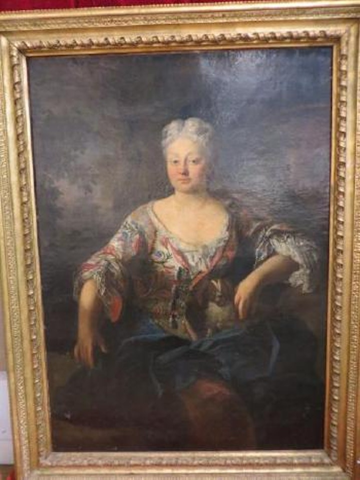 Portrait d'une dame de qualité et de son petit chien by French School