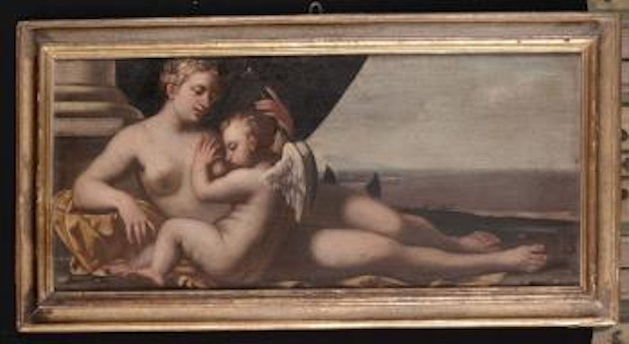 Venere con amorino by Italian School