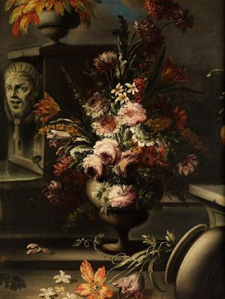 Grosses Stilleben mit Blütenbukett, Steinmasken und steinernen Vasen by Roman School