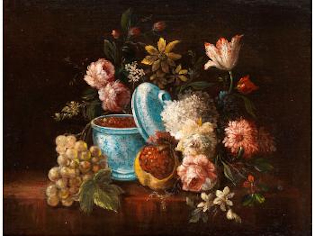 Stillleben mit Sommerblumen, Trauben, Granatapfel und Deckelschale mit Früchten by Gasparo Lopez