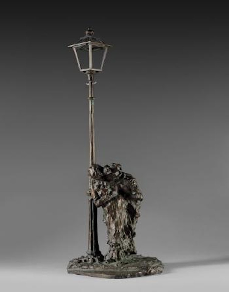 Innamorati sotto il lampione by Medardo Rosso