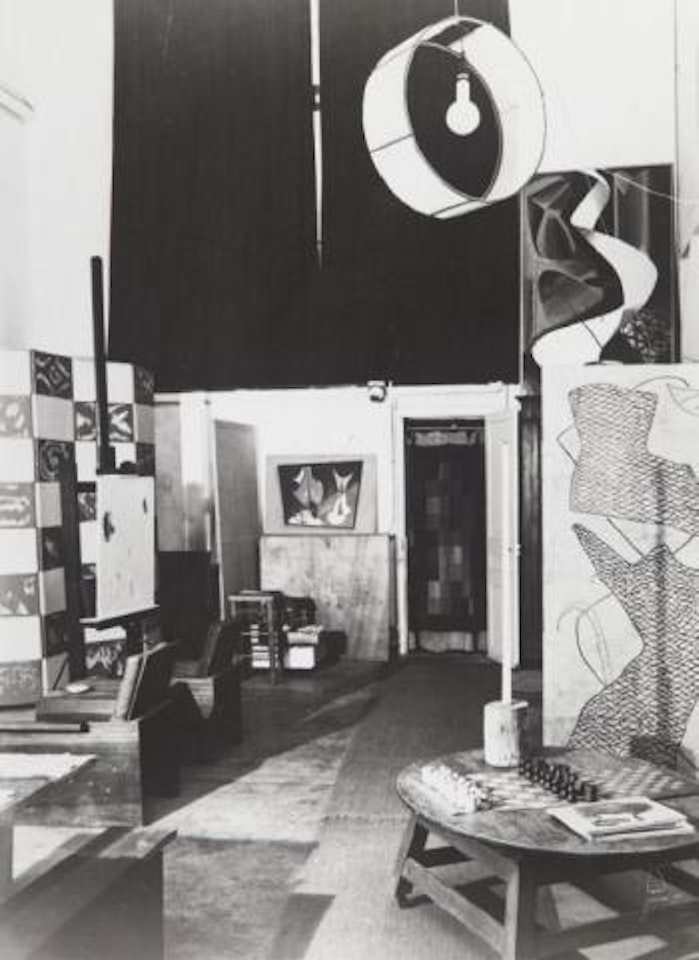 Studio della Rue Ferou, Hollywood by Man Ray