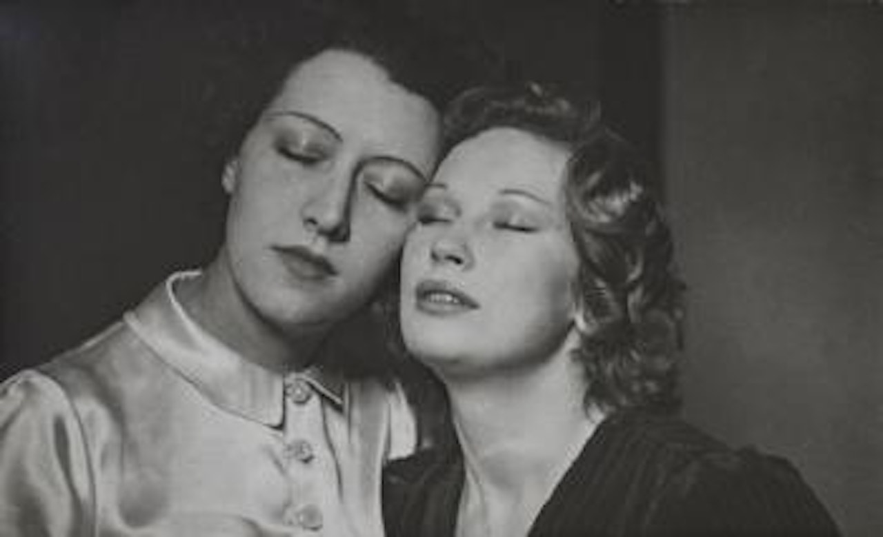 Le Sommeil, Consuelo de St-Exupéry et Germaine Hugnet by Man Ray