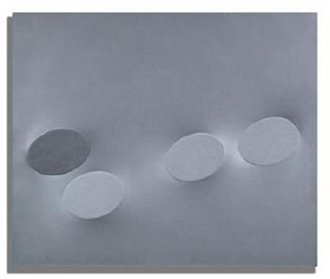 Quattro ovali in grigio by Turi Simeti