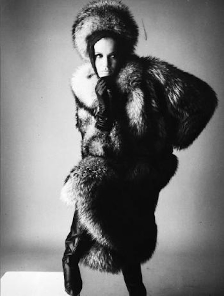 Mode Fourrure (Veruschka), Pour Vogue by Irving Penn