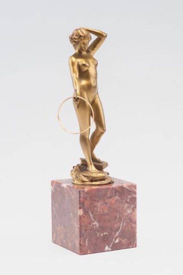 Hoop girl by Oskar Gladenbeck by Ferdinand Preiss