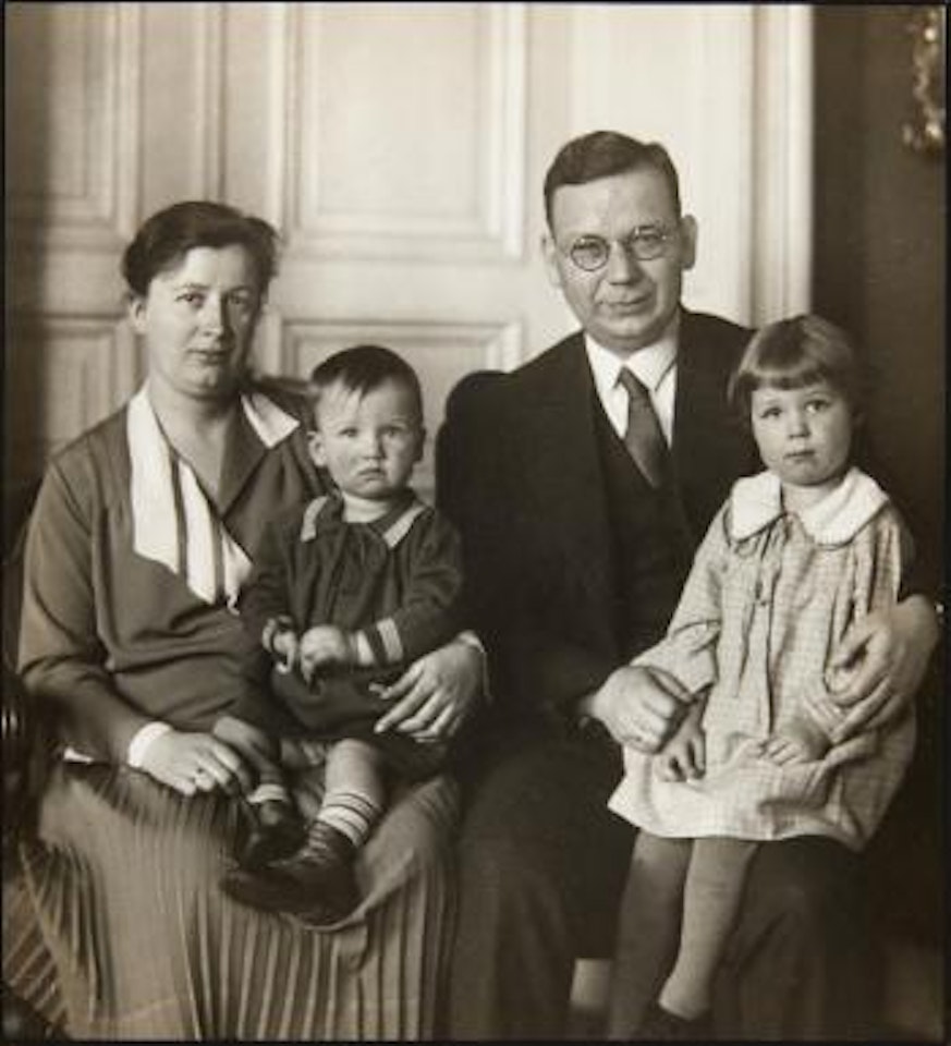 Familienportrait by August Sander