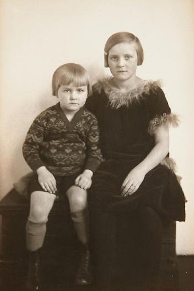 Geschwisterpaar by August Sander