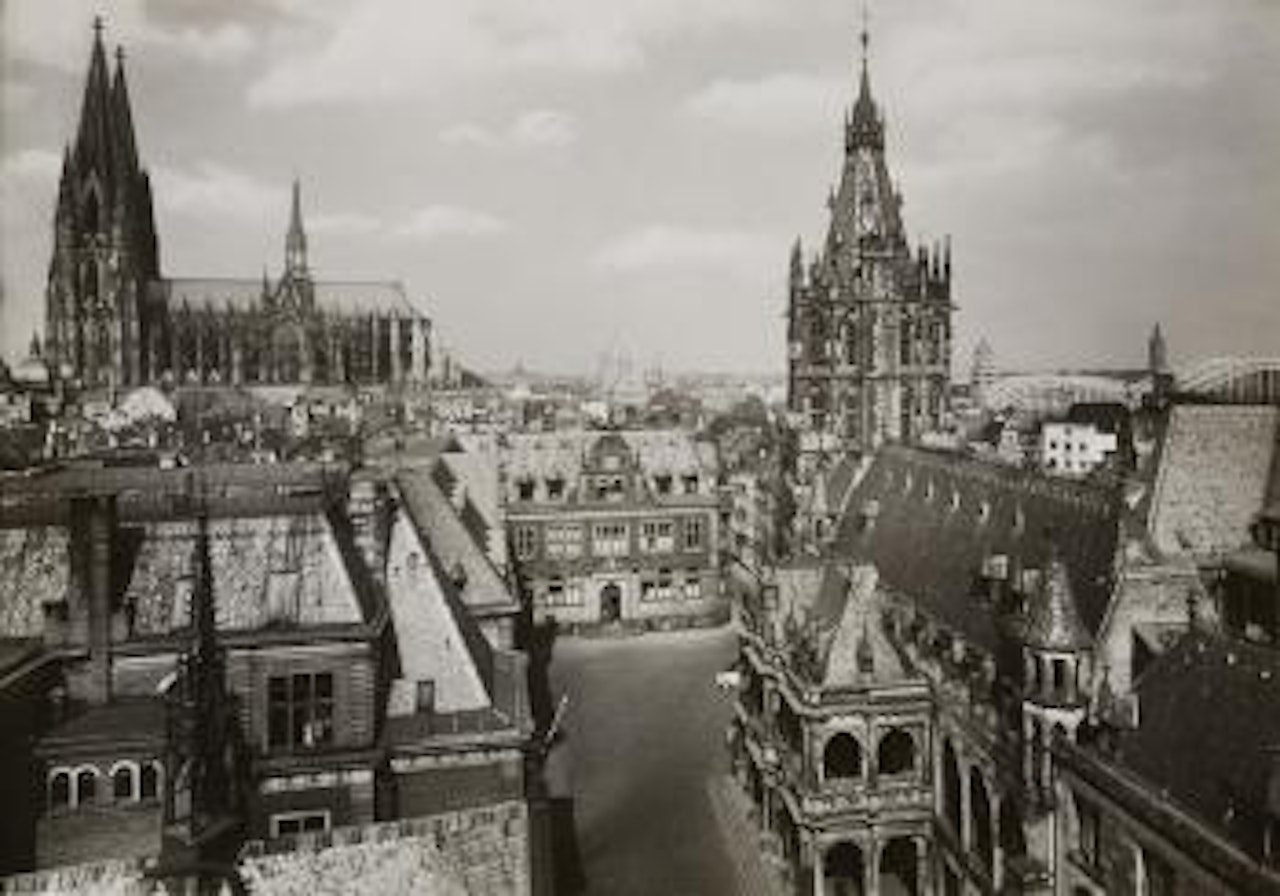 Über den Dächern, Rathaus und Dom by August Sander