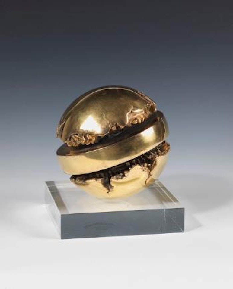 Rotante primo sezionale by Arnaldo Pomodoro