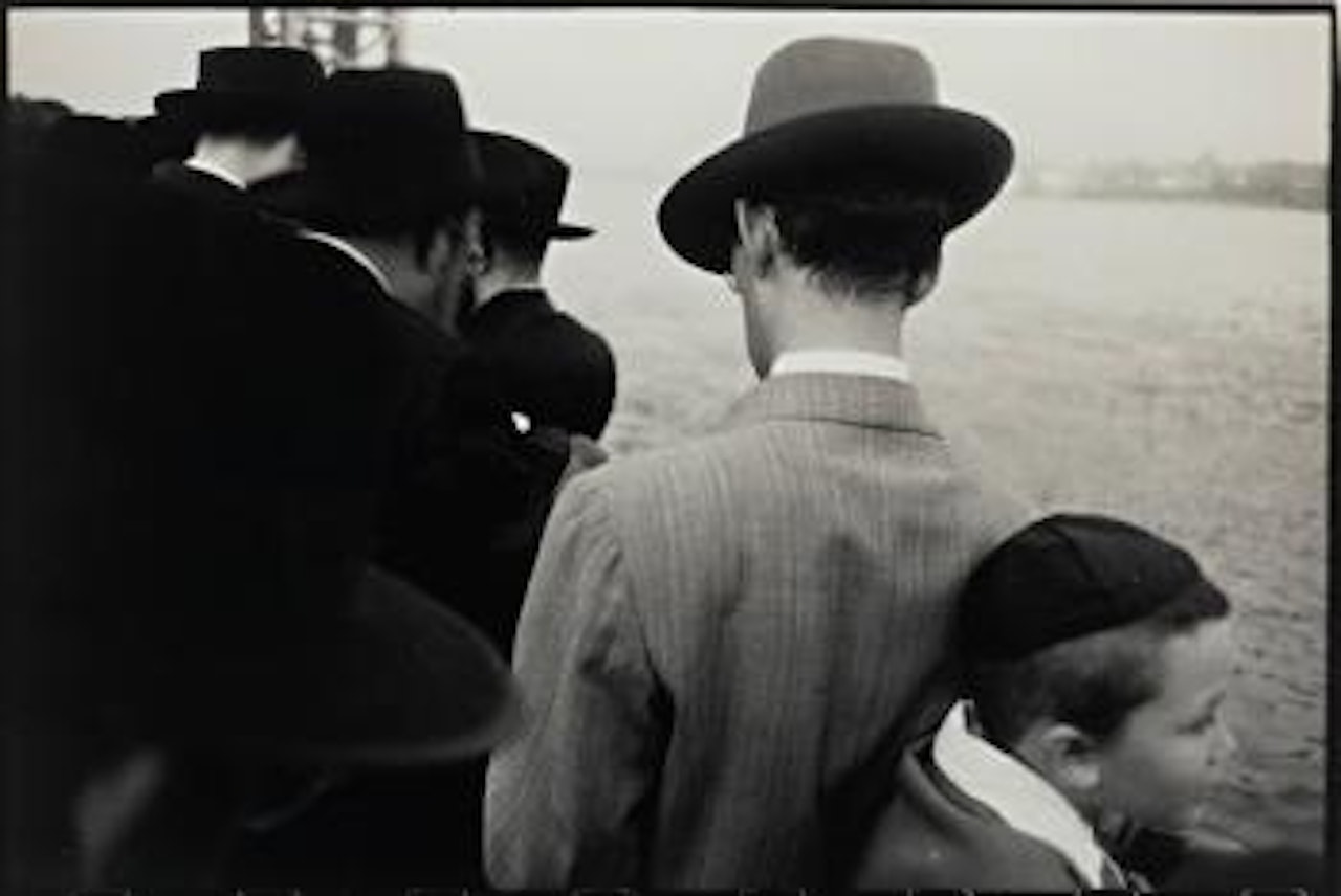 Roshashona [Sic], New Year (Jewish) (Yom Kippur - East River, New York City) by Robert Frank