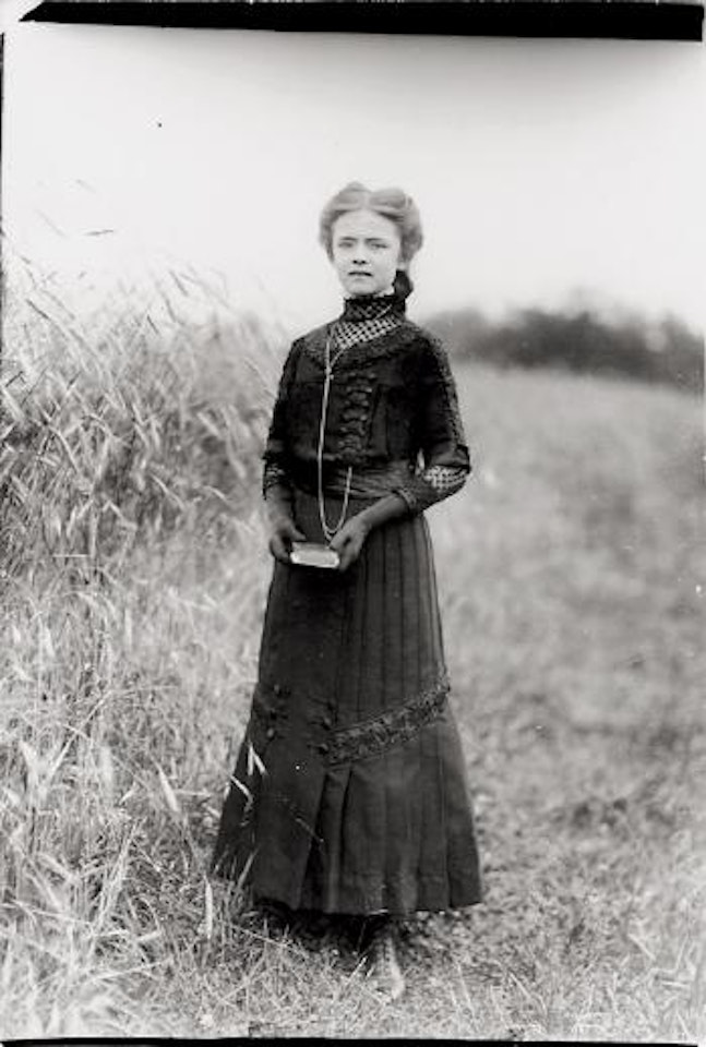 Konfirmandin by August Sander