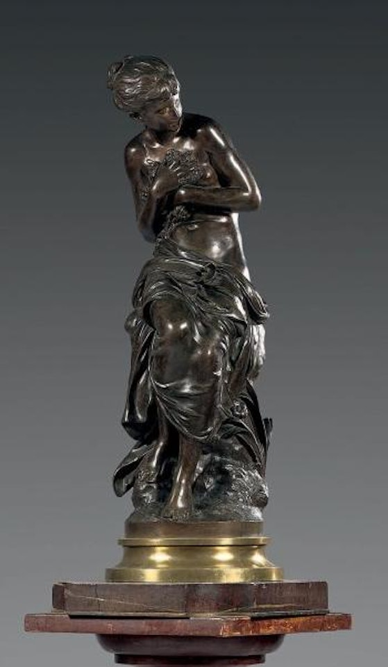 Femme dénudée drapée retenant des fleurs by Mathurin Moreau