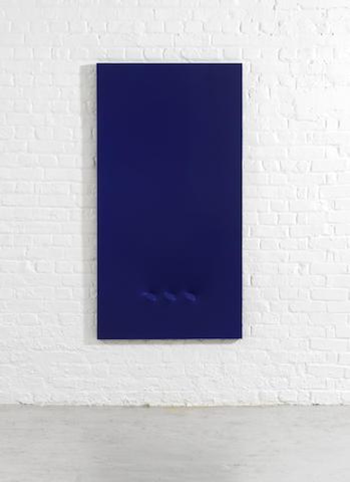 Tre ovali blu by Turi Simeti