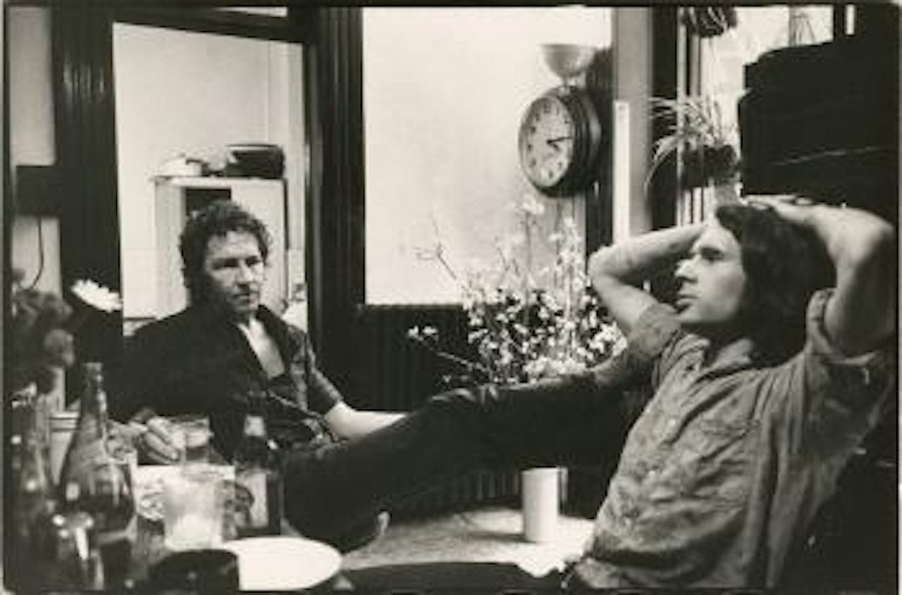 Robert Rauschenberg dans son atelier, Manhattan, New York, Etats-Unis by Henri Cartier-Bresson