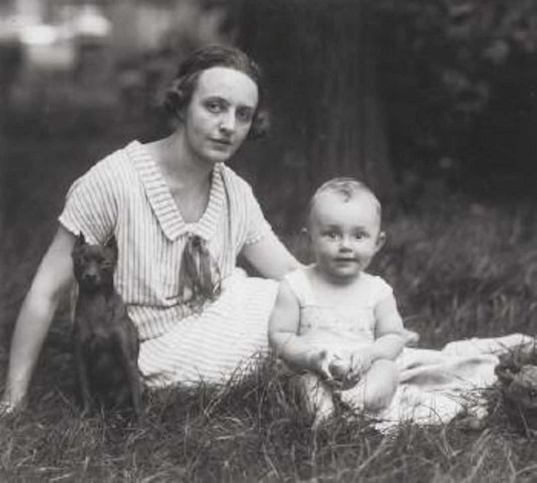Junge Mutter, bürgerlich by August Sander