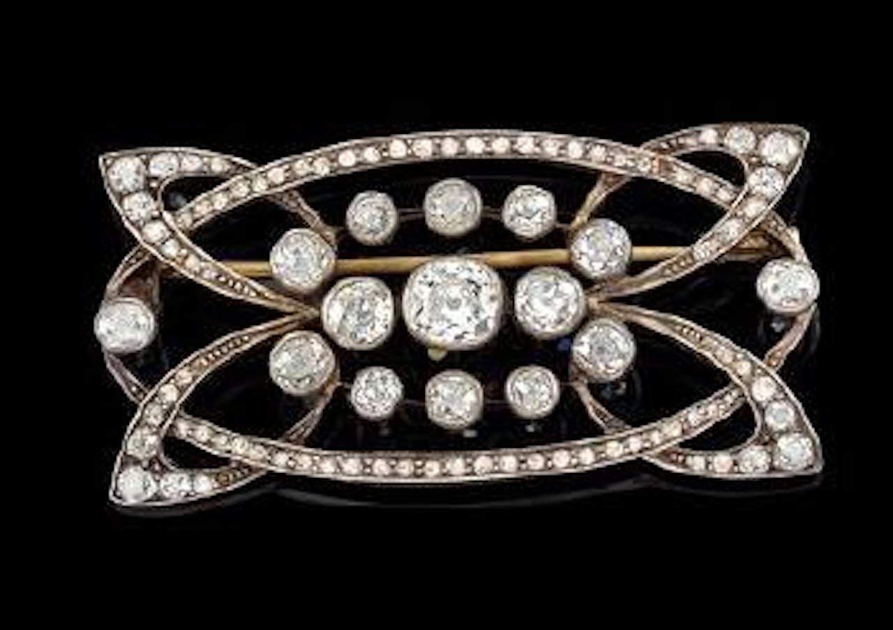 A diamond brooch by Unknown Jewelry Maker