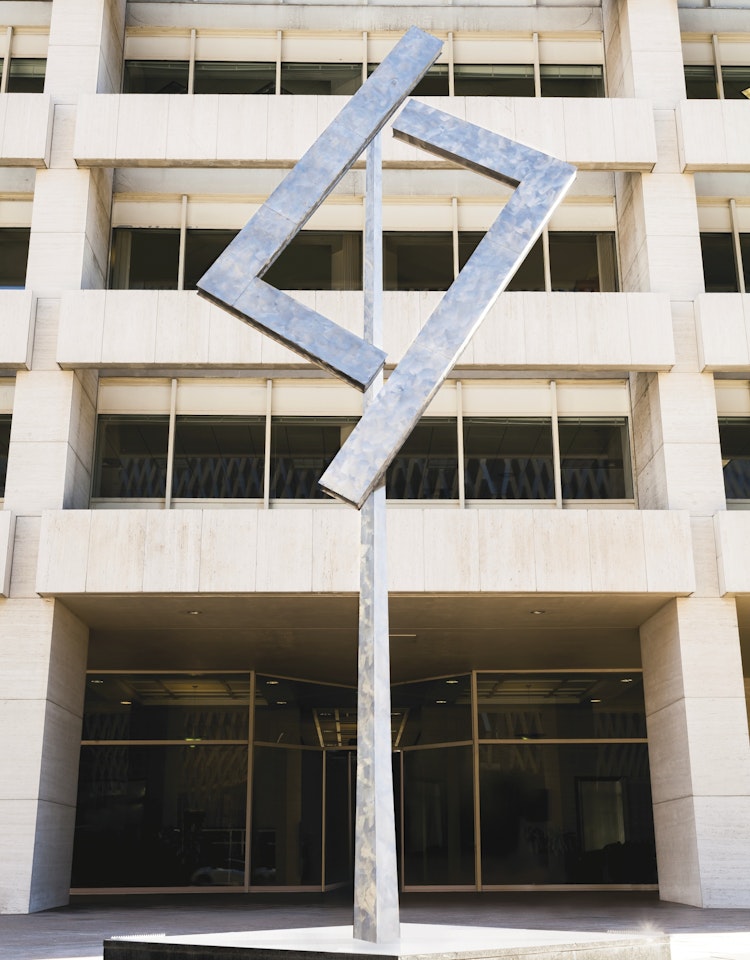 L’S ONE UP ONE DOWN EXCENTRIC by George Rickey