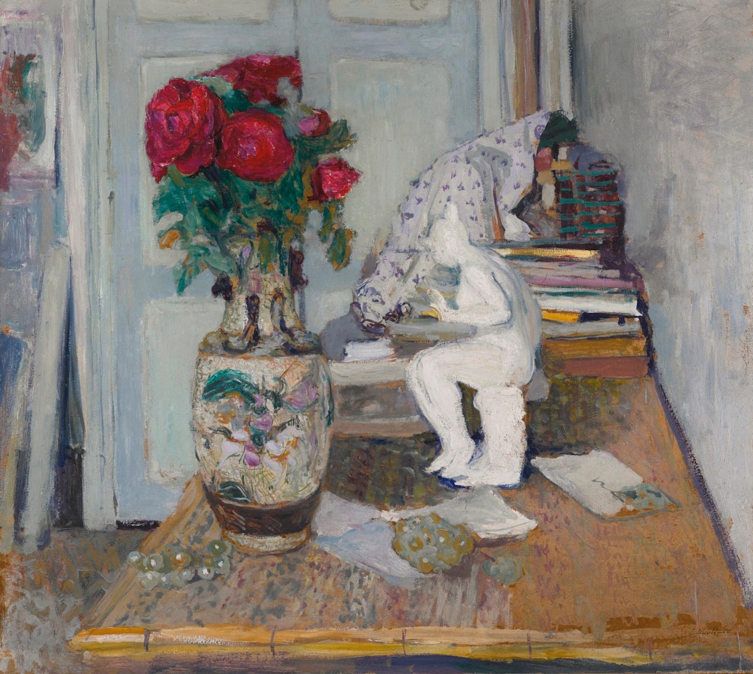 Statuette De Mailliol Et Roses Rouges II by Édouard Vuillard